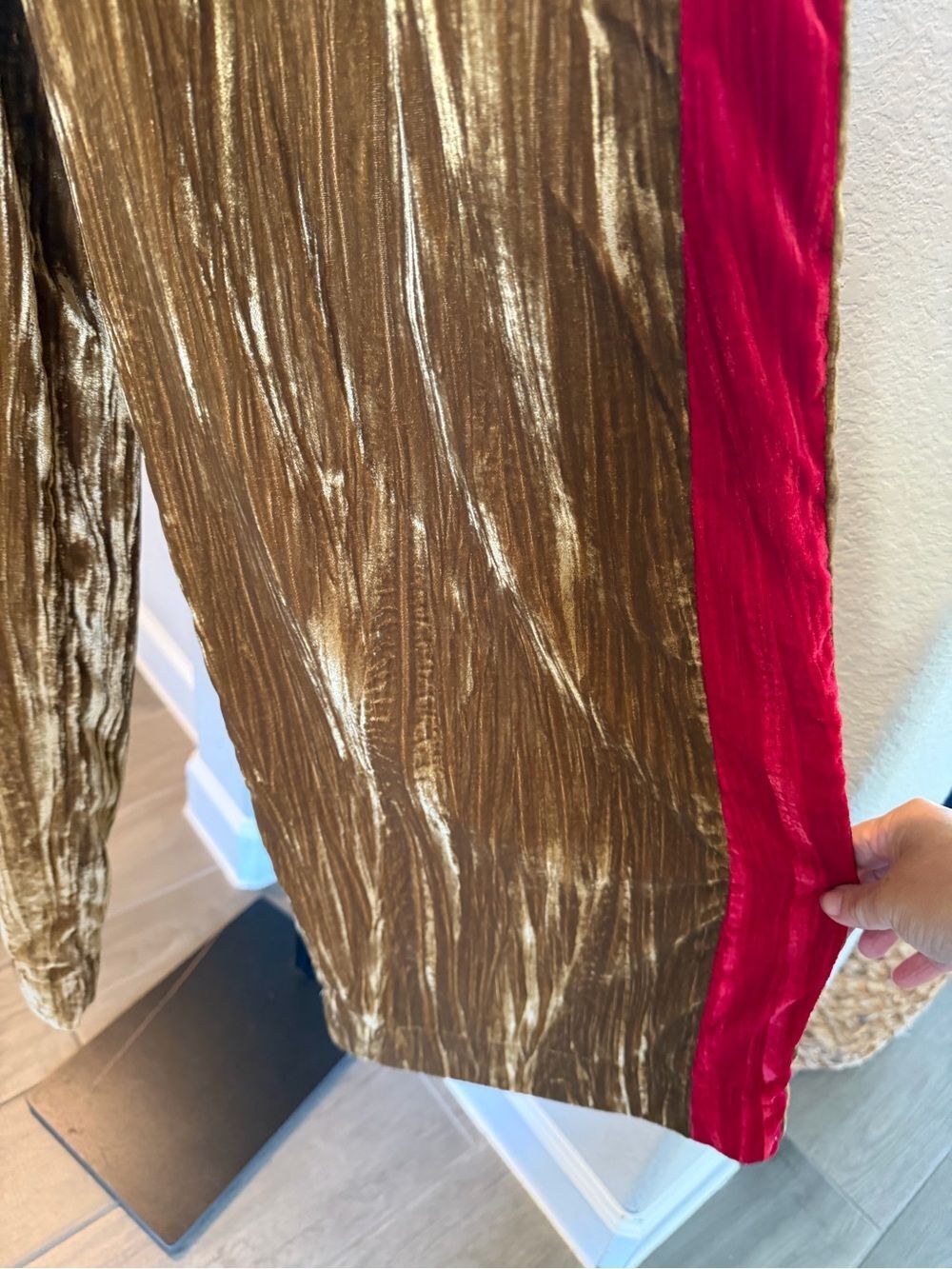 FARM Rio Gold Crushed Velvet Wide-Leg Pants Red Side Panels M MSRP:$178 - Picture 3 of 8